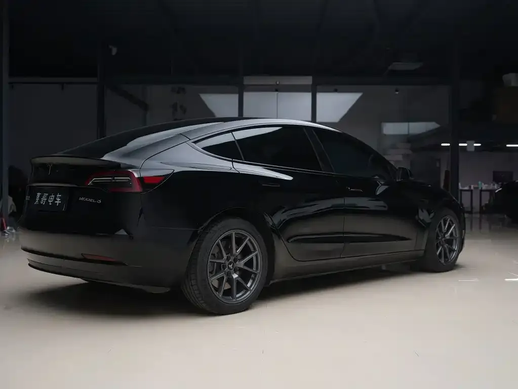 Tesla Model 3 — фото 7