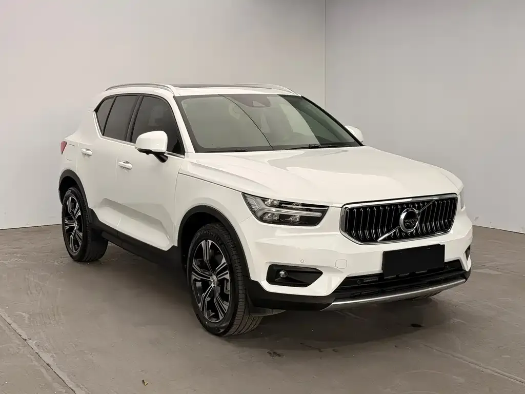 Volvo XC40 — фото 5