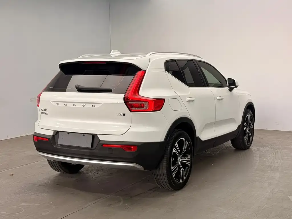 Volvo XC40 — фото 3