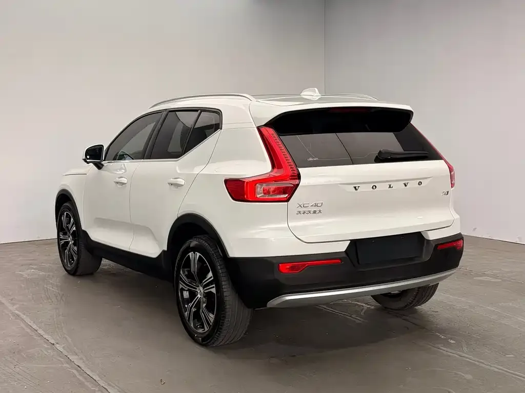 Volvo XC40 — фото 4