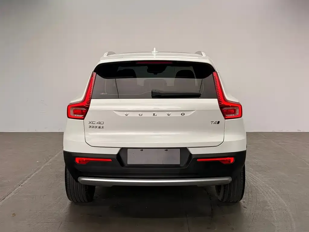 Volvo XC40 — фото 2