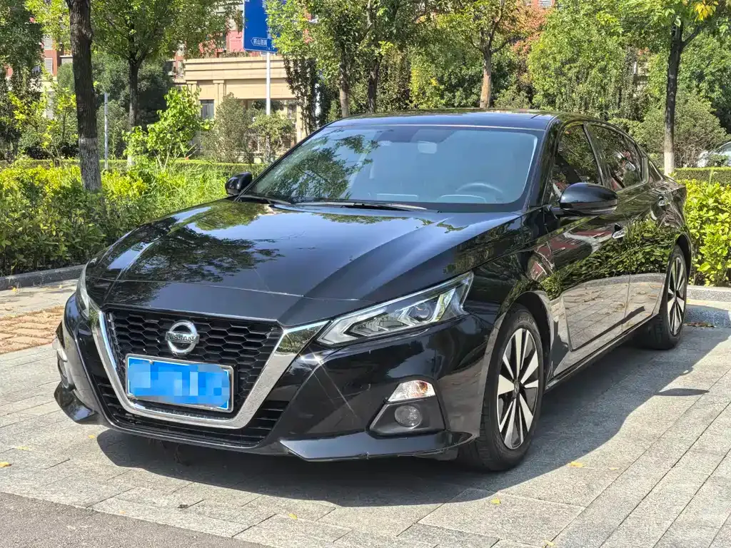 Nissan Teana — фото 1