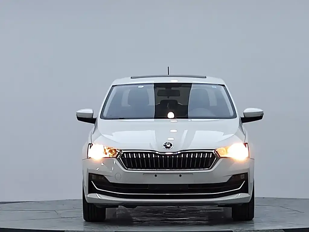 Skoda Rapid — фото 2