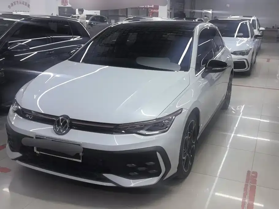 Volkswagen Golf GTI — фото 1