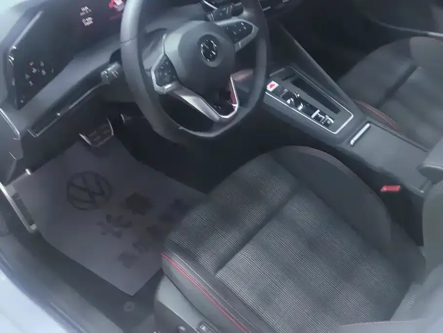 Volkswagen Golf GTI — фото 10
