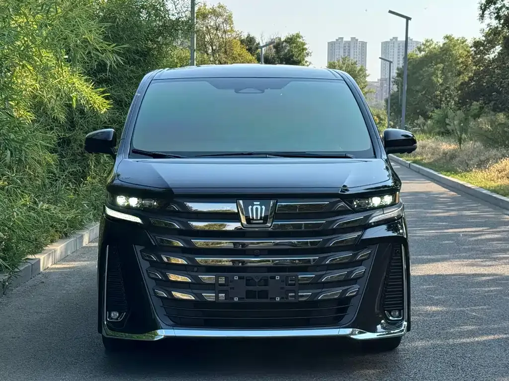 Toyota Vellfire — фото 9