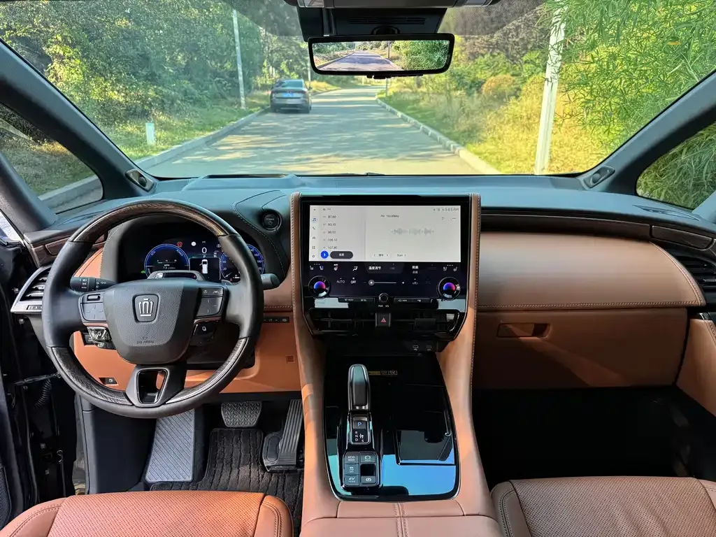 Toyota Vellfire — фото 10