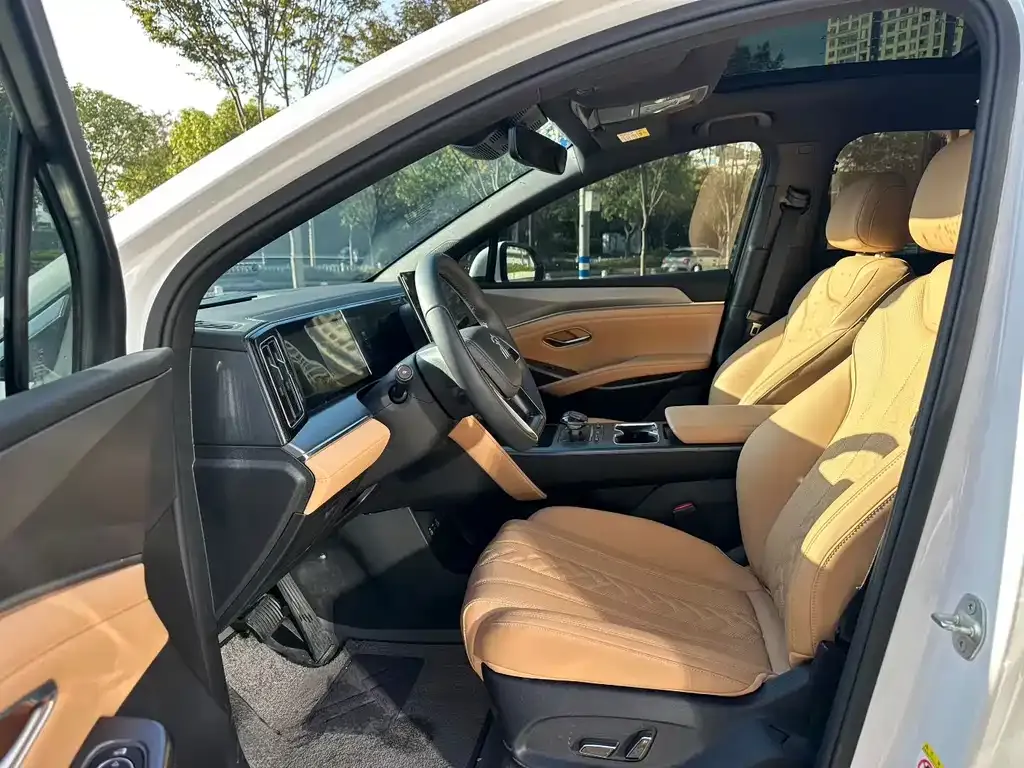 BYD L DM-i — фото 2