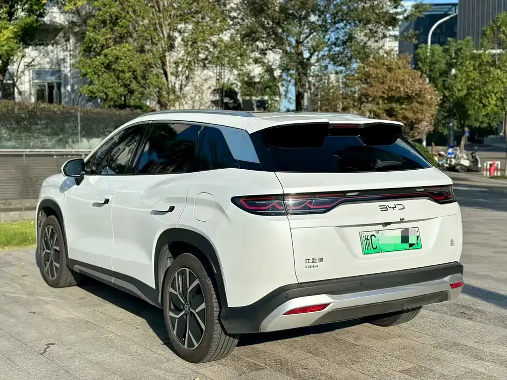 BYD L DM-i — фото 8