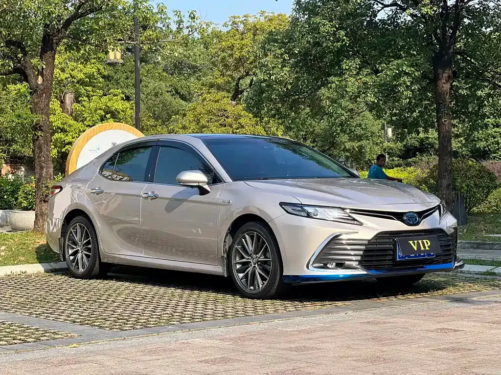 Toyota Camry — фото 8