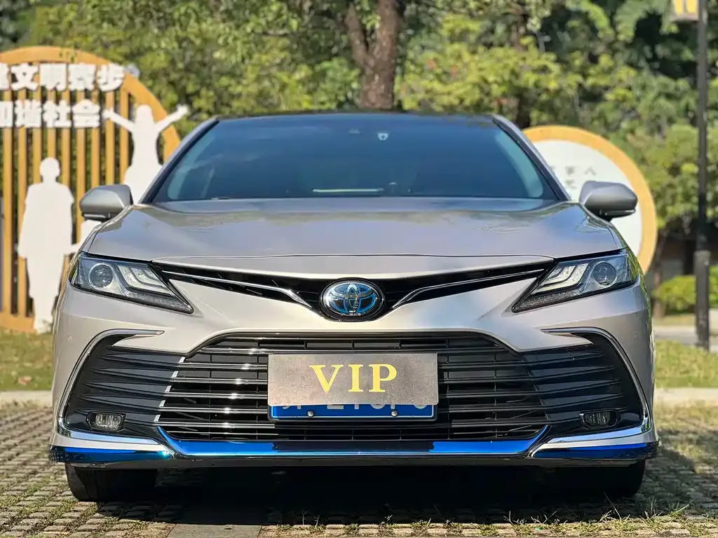 Toyota Camry — фото 7