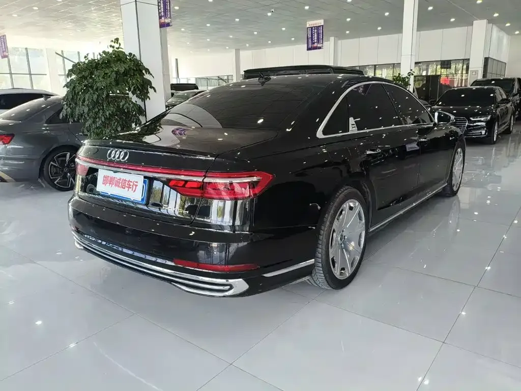 Audi A8 — фото 6