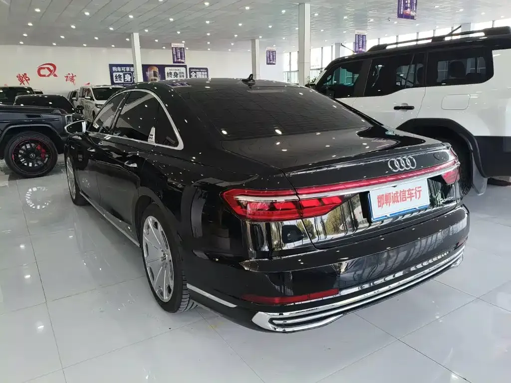 Audi A8 — фото 9