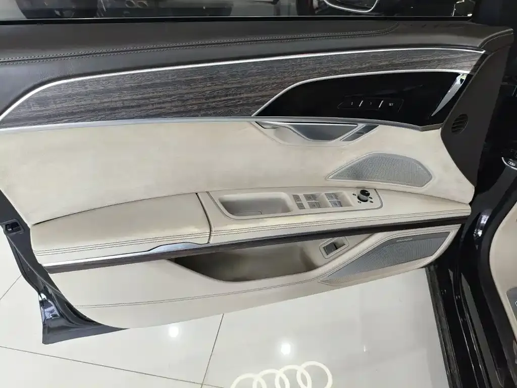 Audi A8 — фото 3
