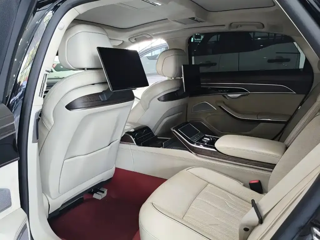 Audi A8 — фото 5