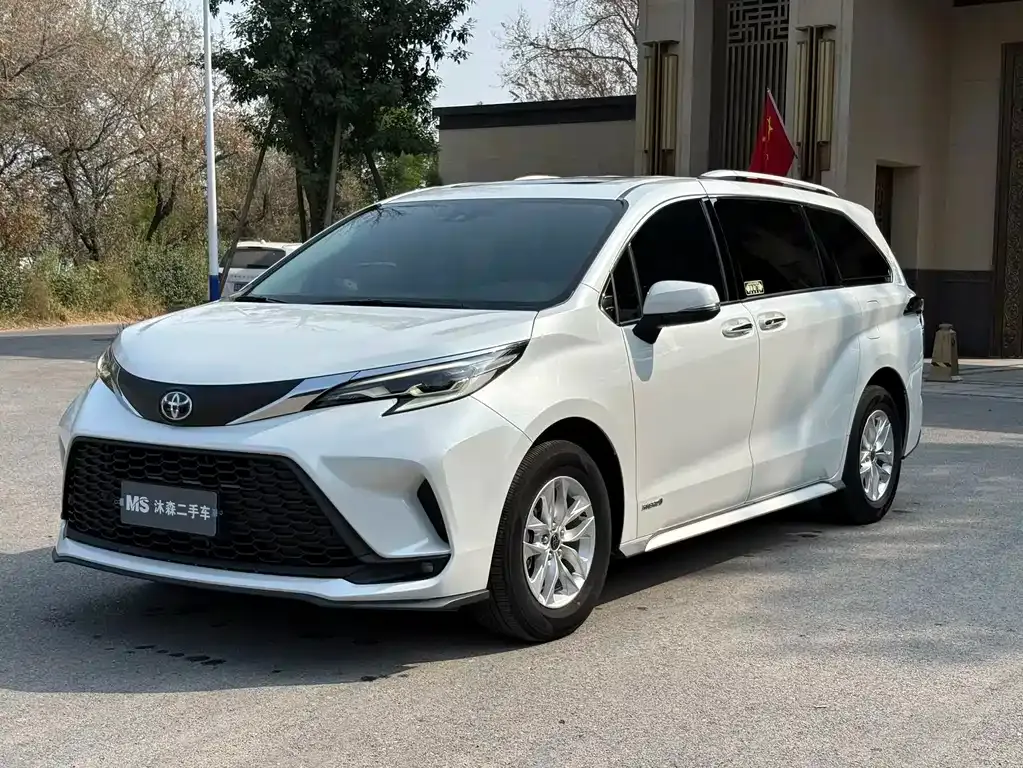 Toyota Granvia — фото 1