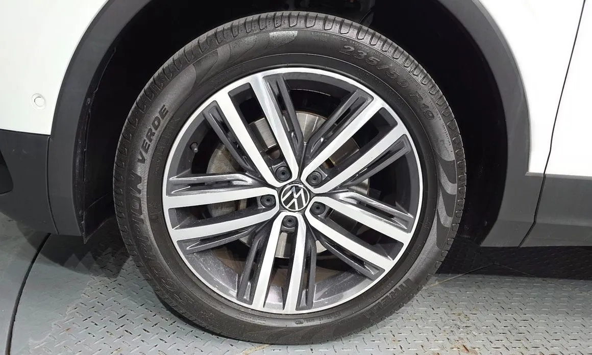 Volkswagen Tiguan — фото 7