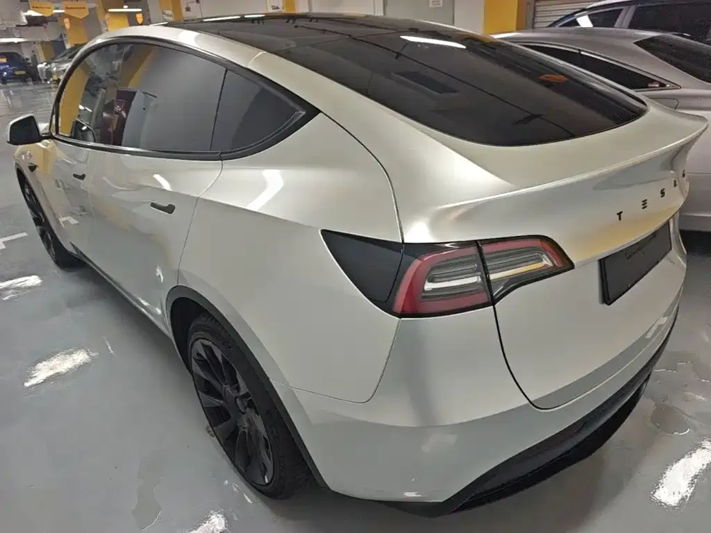 Tesla Model Y — фото 8