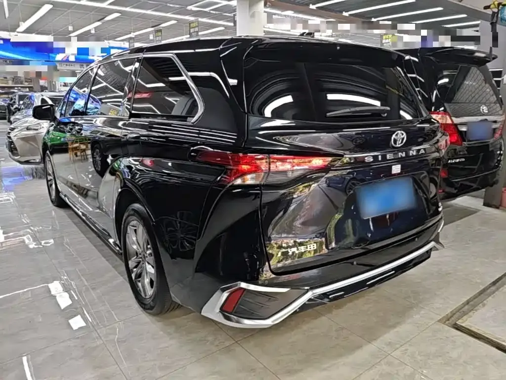 Toyota Sienna — фото 4