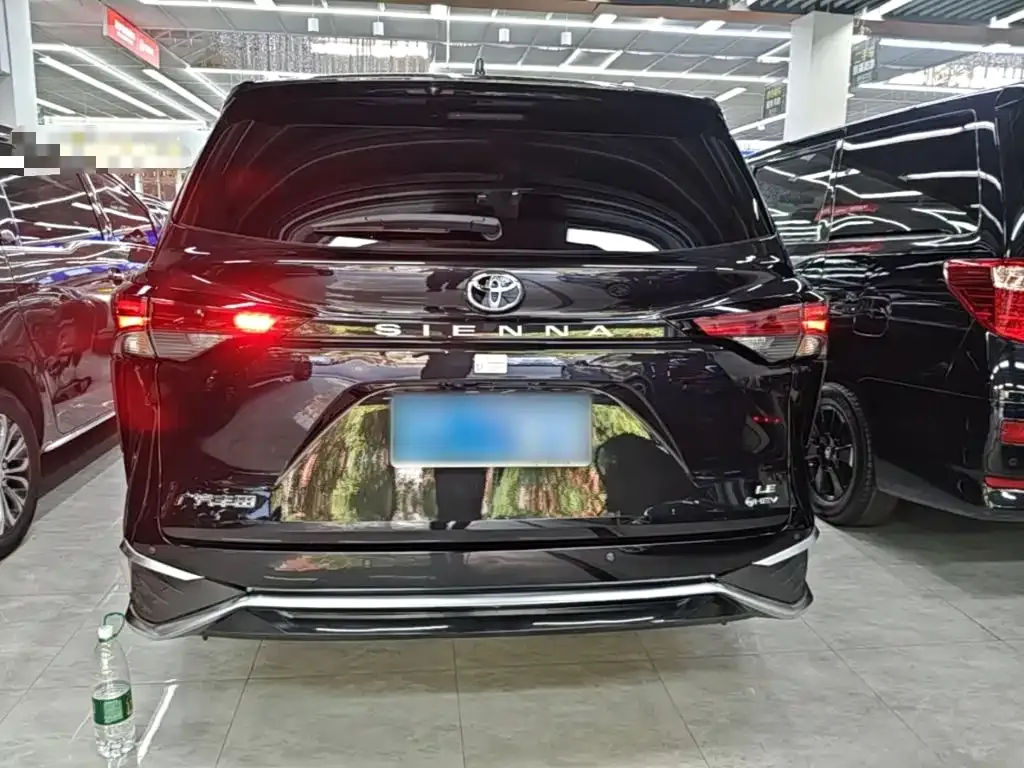 Toyota Sienna — фото 7