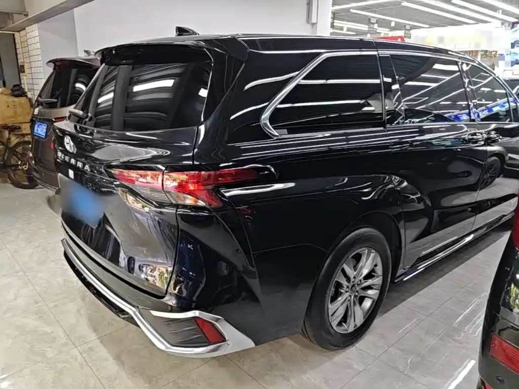 Toyota Sienna — фото 2