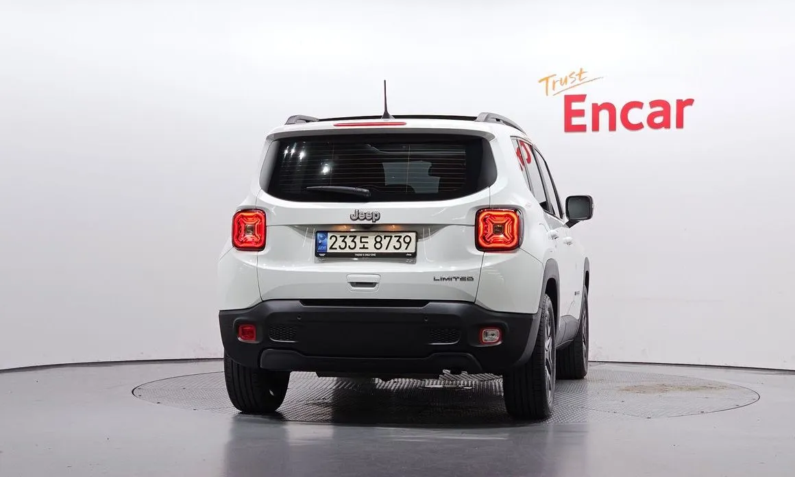 Jeep Renegade — фото 10