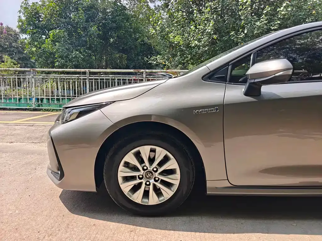 Toyota Corolla — фото 9