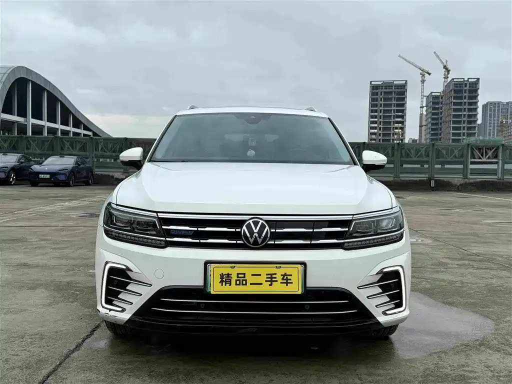 Volkswagen Tiguan L PHEV — фото 4