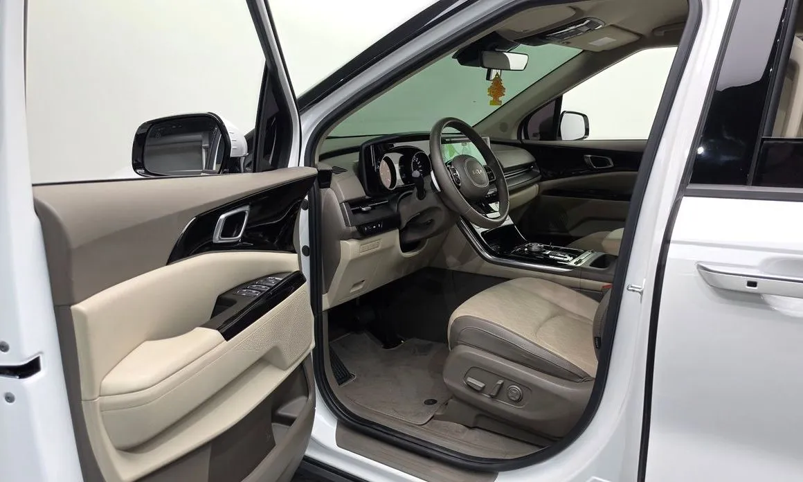 Kia Carnival — фото 4