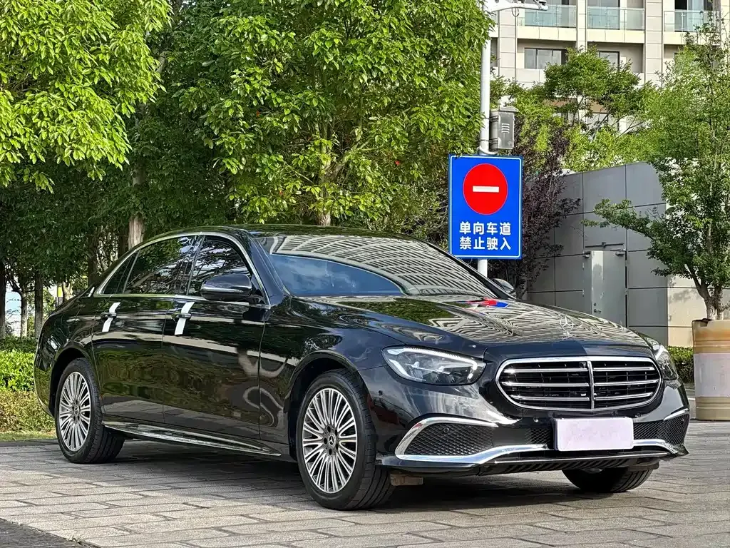 Mercedes-Benz E-Class — фото 6