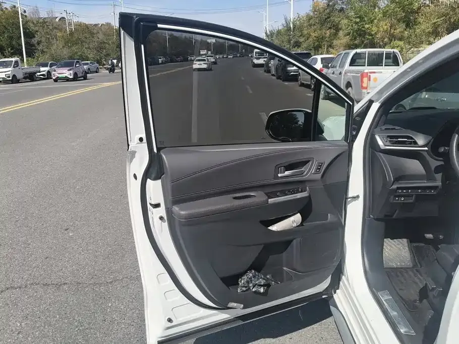 Toyota Granvia — фото 9
