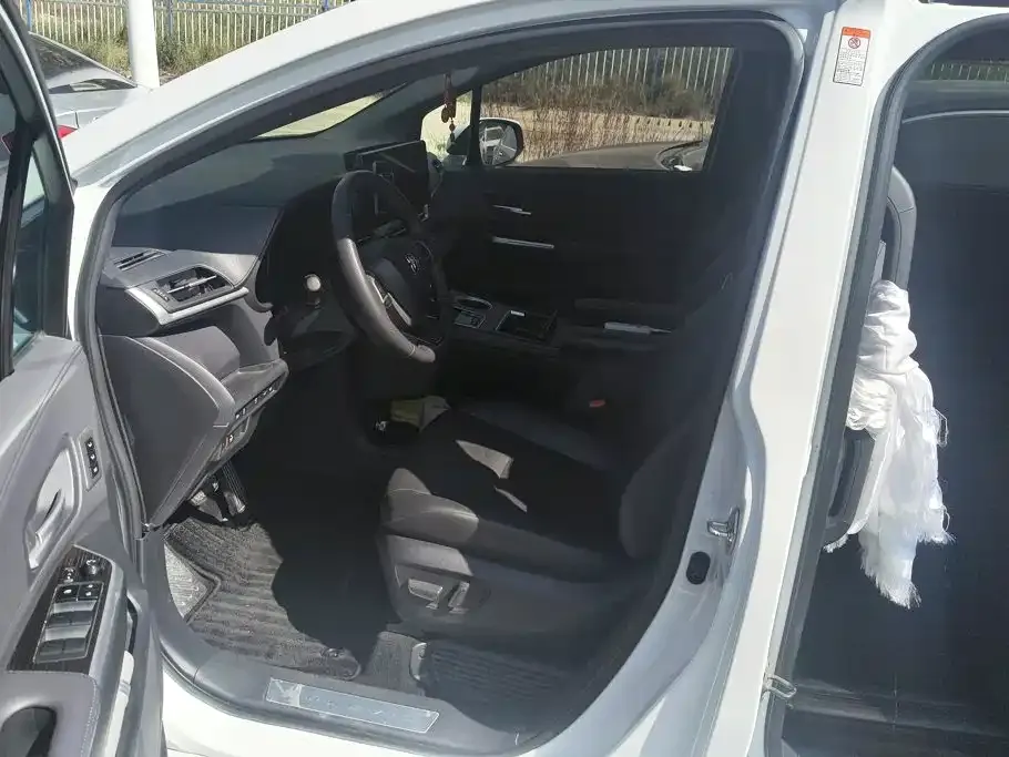 Toyota Granvia — фото 6