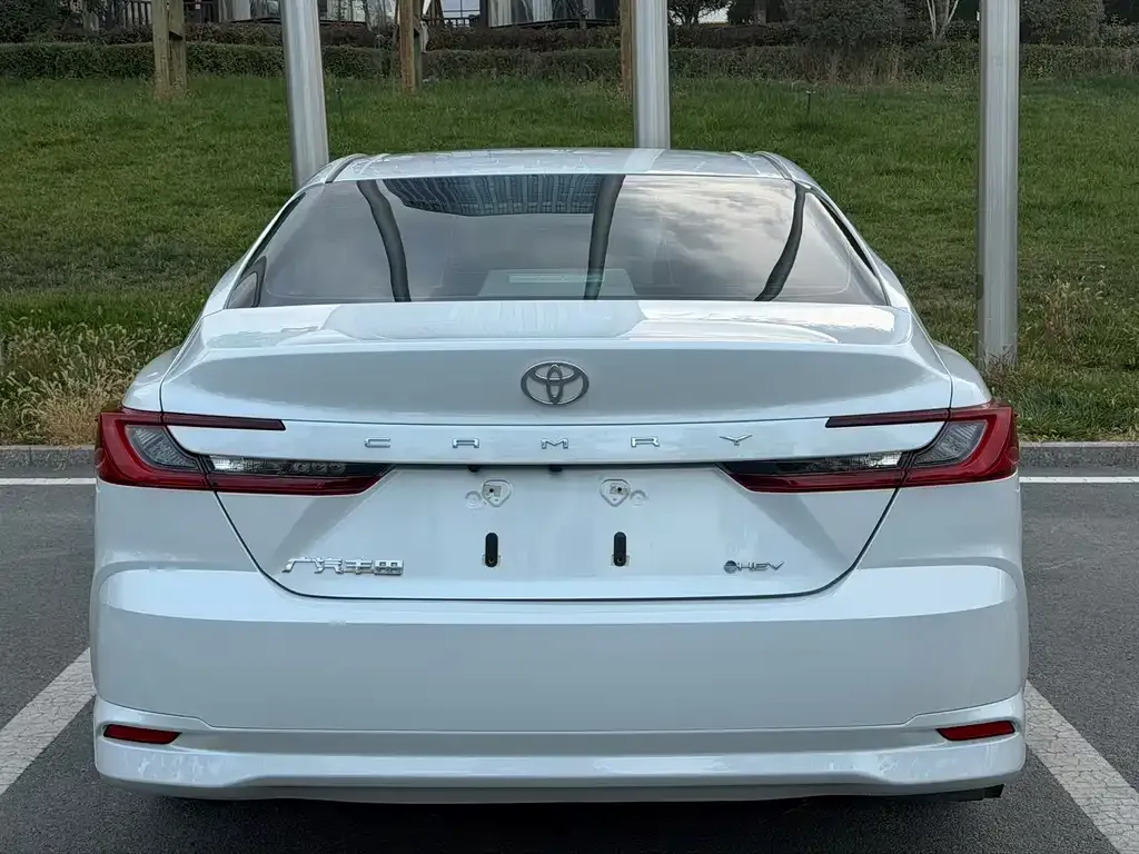 Toyota Camry — фото 7