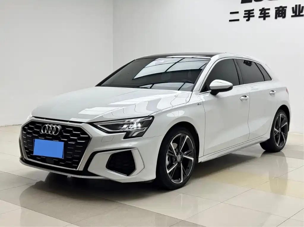 Audi A3 — фото 1