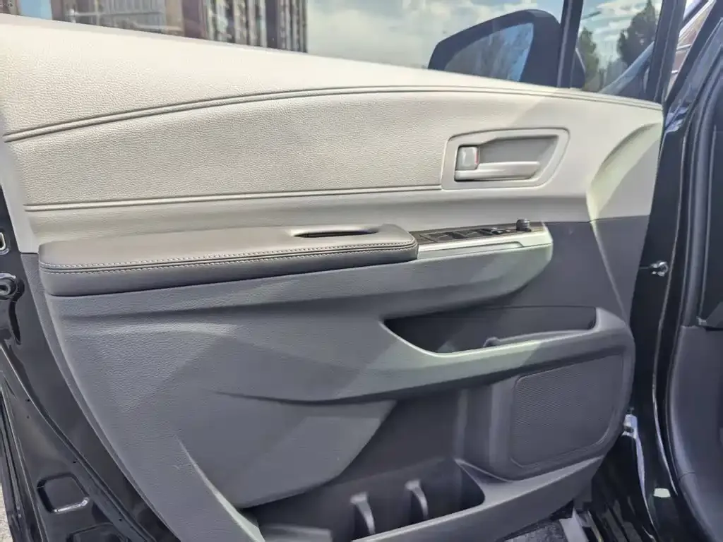 Toyota Granvia — фото 10