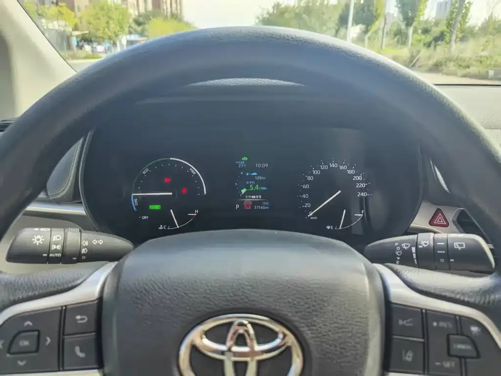 Toyota Granvia — фото 6