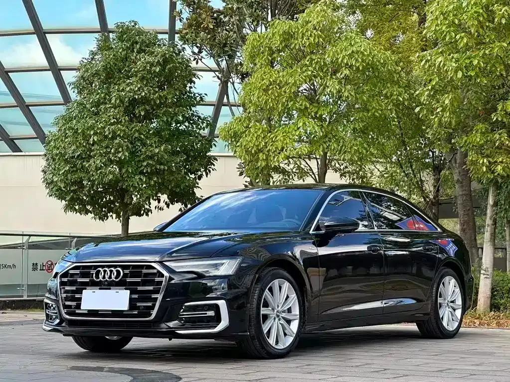 Audi A6L — фото 1