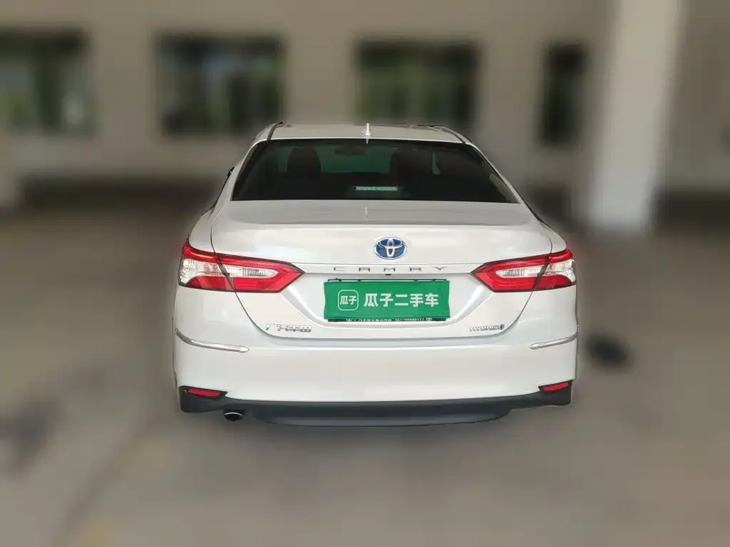 Toyota Camry — фото 2