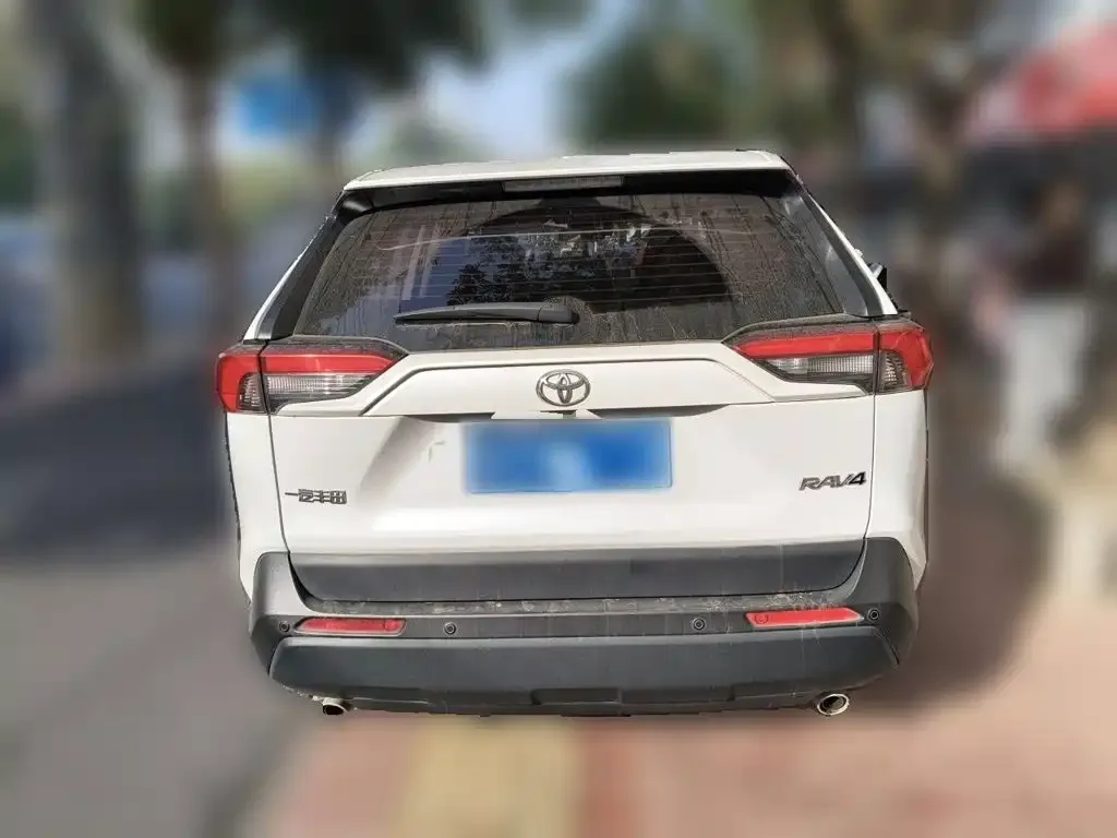 Toyota RAV4 — фото 2