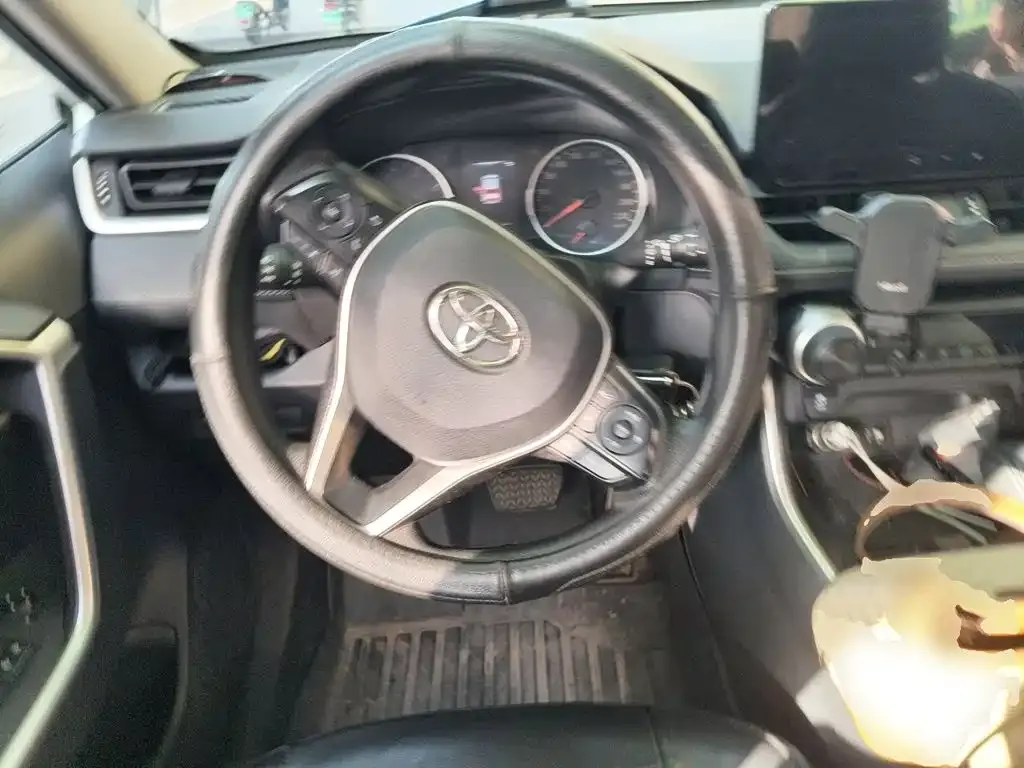 Toyota RAV4 — фото 7