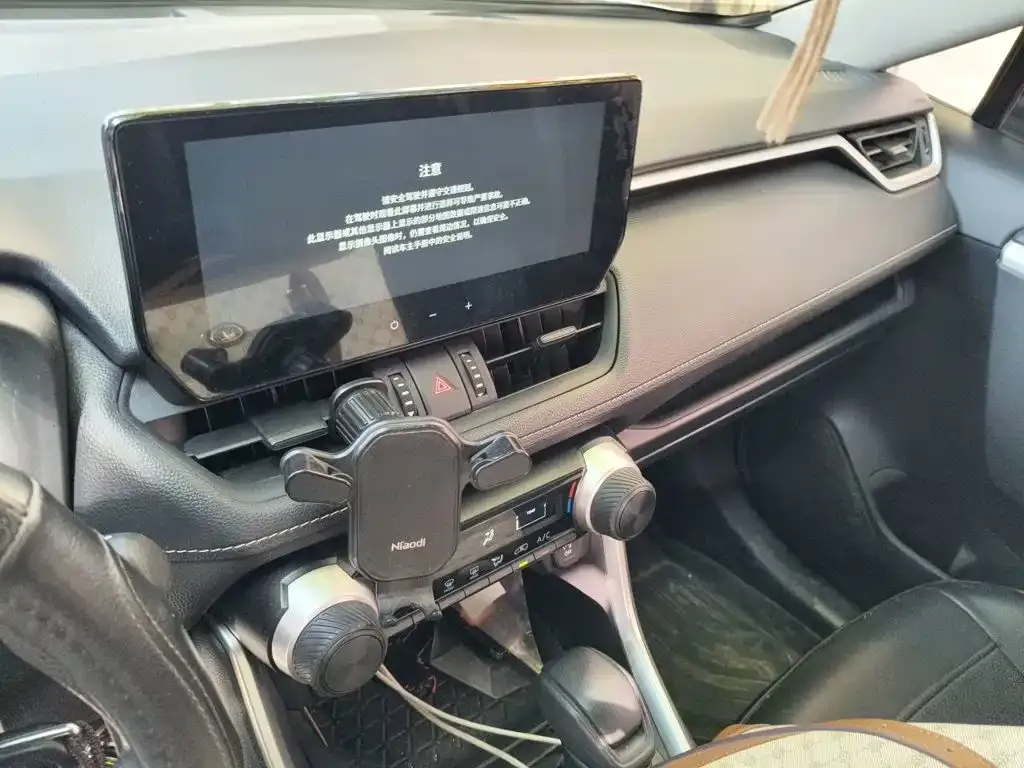 Toyota RAV4 — фото 6