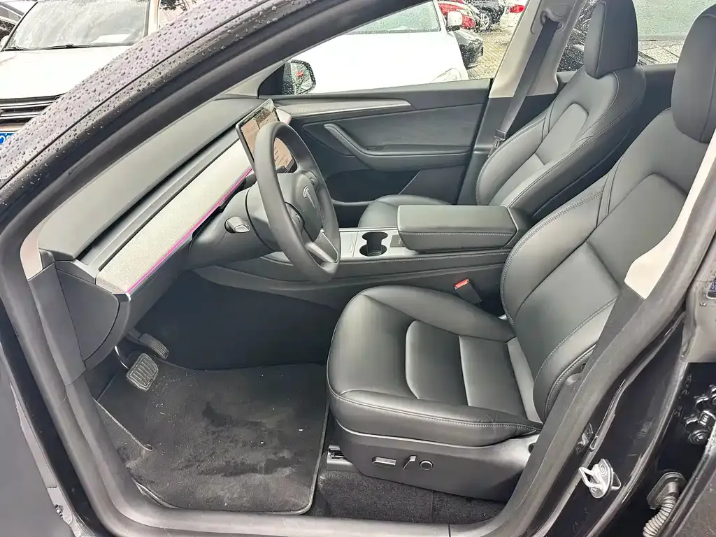 Tesla Model Y — фото 8
