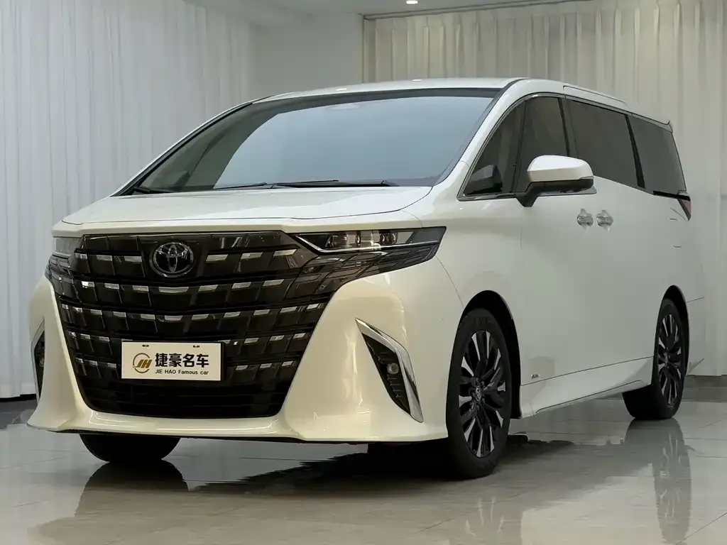Toyota Alphard — фото 1