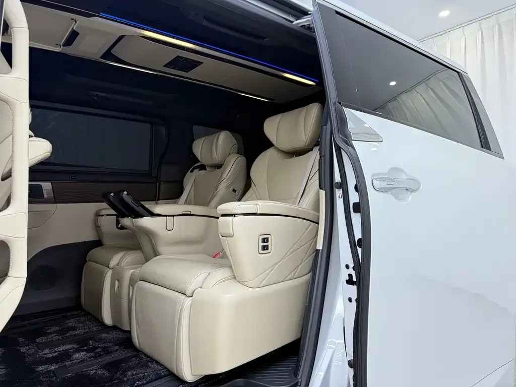 Toyota Alphard — фото 8