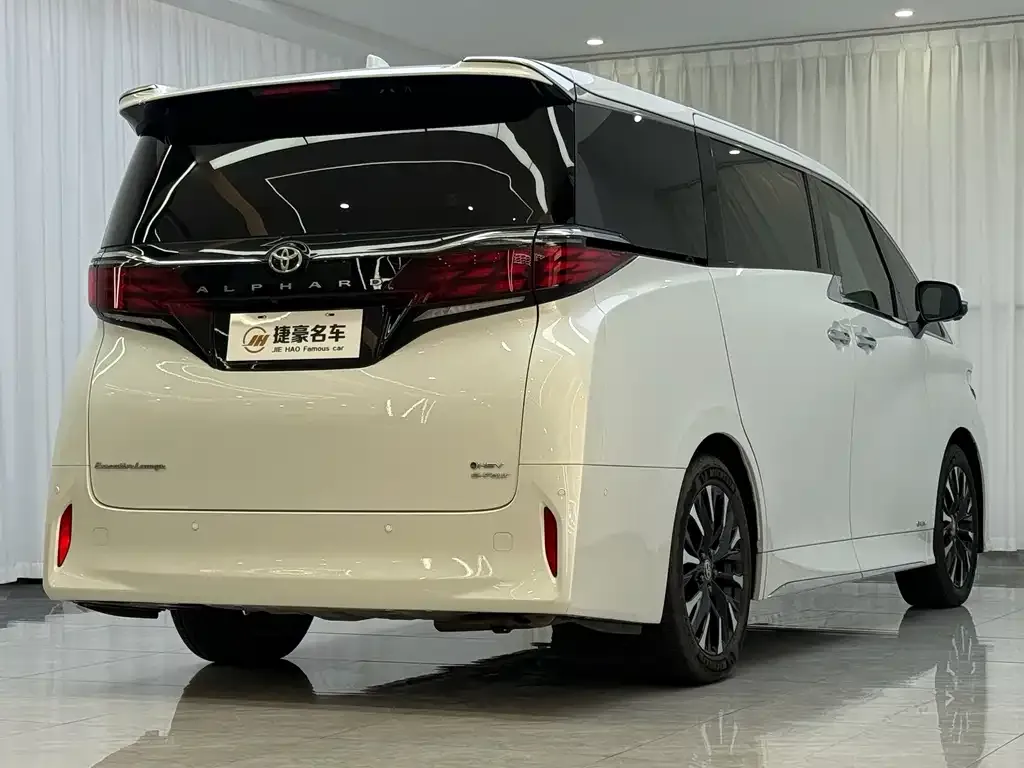 Toyota Alphard — фото 9