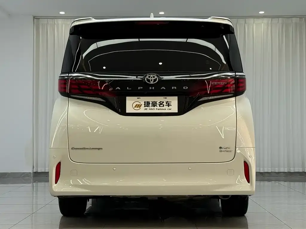 Toyota Alphard — фото 2