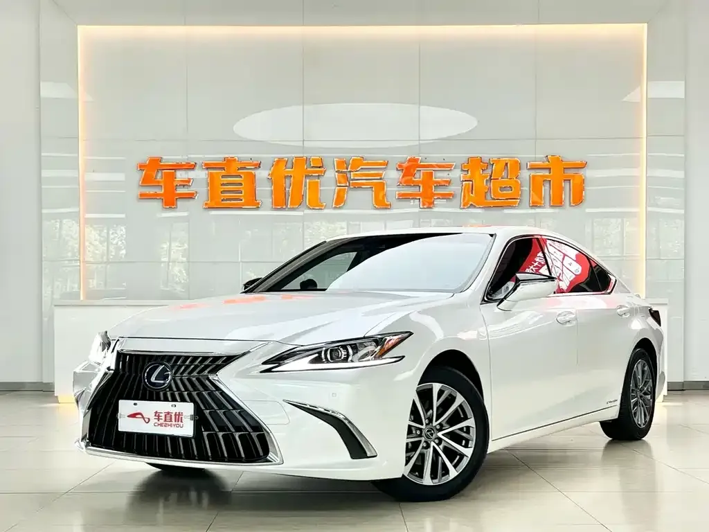 Lexus ES — фото 1