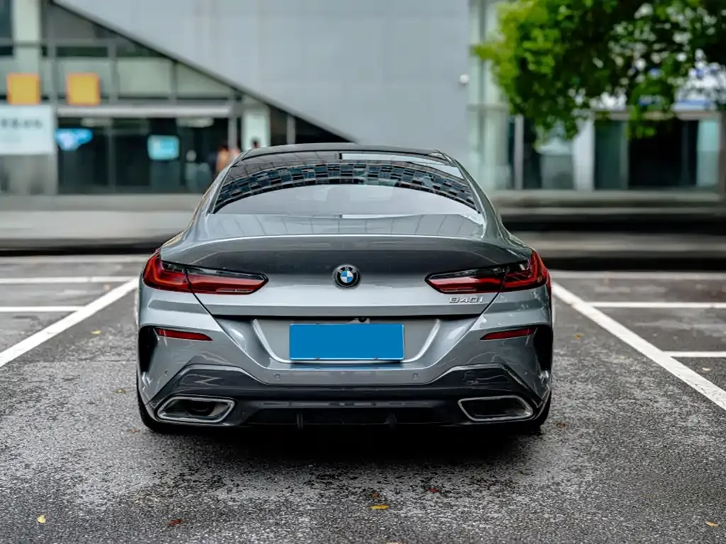 BMW 8 Series — фото 6