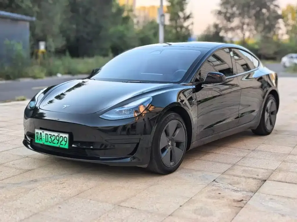 Tesla Model 3 — фото 1