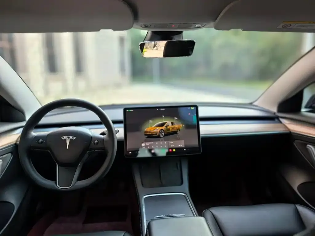 Tesla Model 3 — фото 2